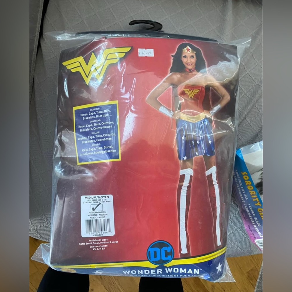NEW IN BAG DC Wonder Woman Adult Costume size Medium with New matching Wig.